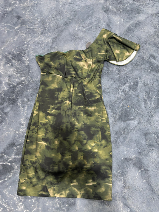 Vestido con estampado militar